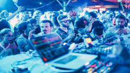 Viral Şarkıların Bulaşıcı Hastalıklar ile Ortak Noktaları electronica music