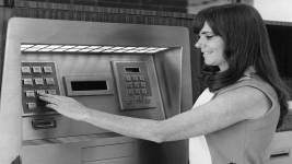 Bilim Tarihinde Bugün : Bankamatik Patenti Alındı ilk bankamatik